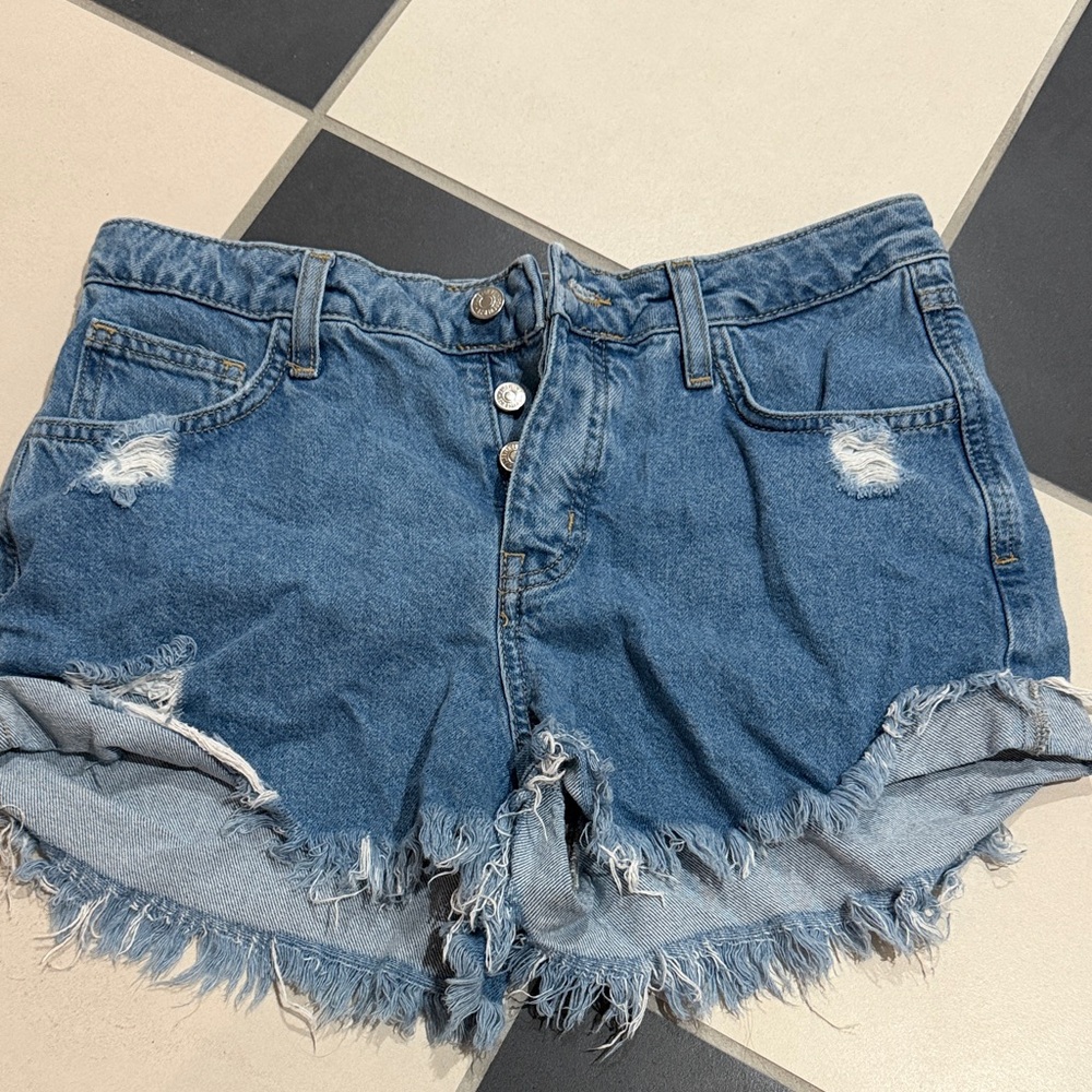 Forever 21 Distressed Frayed Denim Shorts size 28